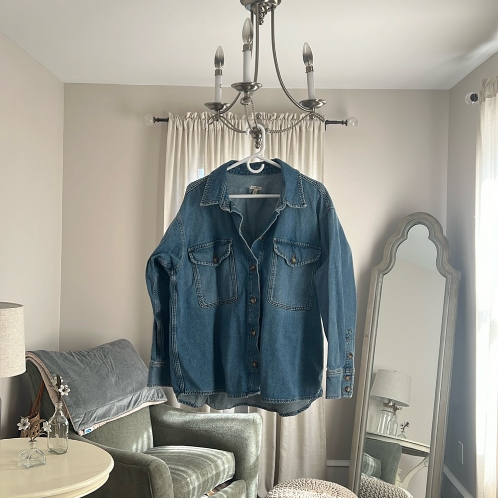 Medium Wash Denim Shacket Pilco L